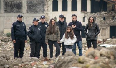 Arka Sokaklar oyuncuları deprem bölgesinde: ‘Hatay hepimizin şahsi meselesi olsun’