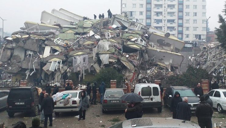 Depremde 96 kişinin öldüğü binanın görevlisi: ‘Asansörün altından su çıkardı’