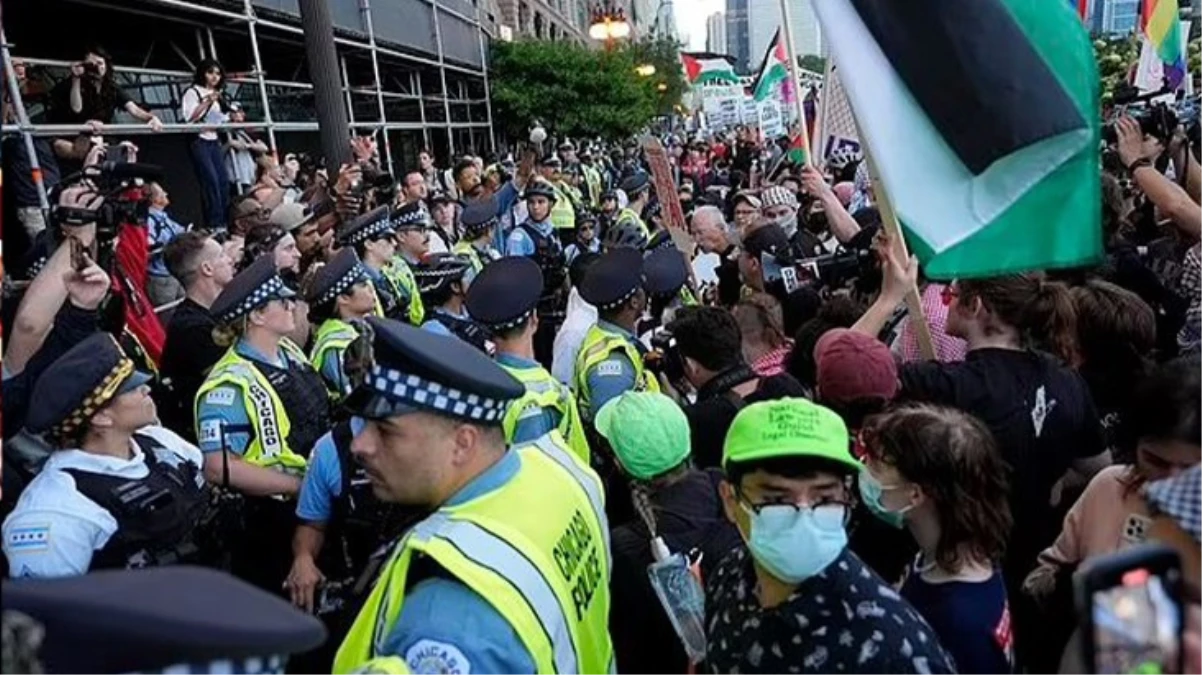 ABD’de İsrail konsolosluğu önünde göstericilere polis müdahalesi