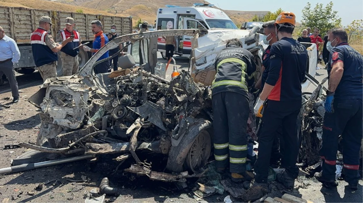 Kızlarının düğünü için çıktıkları yol sonları oldu: 4 ölü, 1 yaralı